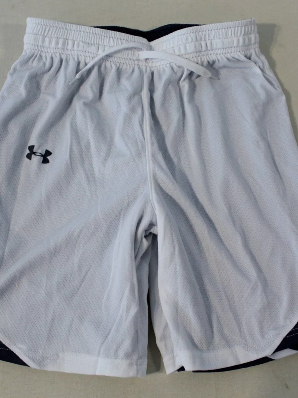 NEW UNDER ARMOUR Youth XL Reversible Gray & White Basketball Running Shorts